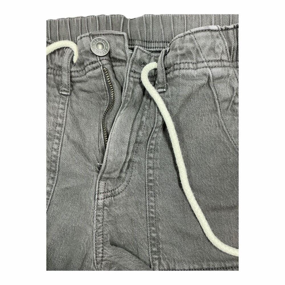 American Eagle Women's Size 2 Gray High Waisted Distressed Hem Mom Shorts